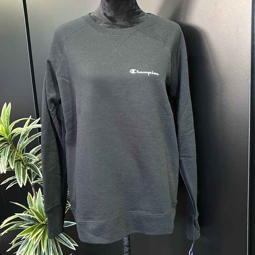 Champion Sweatshirt pullover,rib knit cuff/hem, embroidered logo patch sleeve